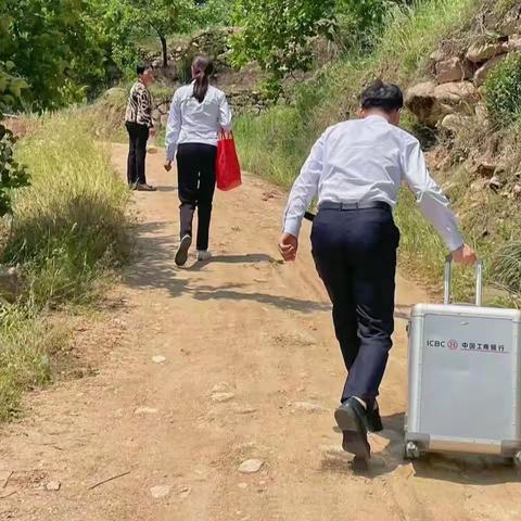 【豫见好服务】无畏炎炎烈日，上门为民服务———栾川支行