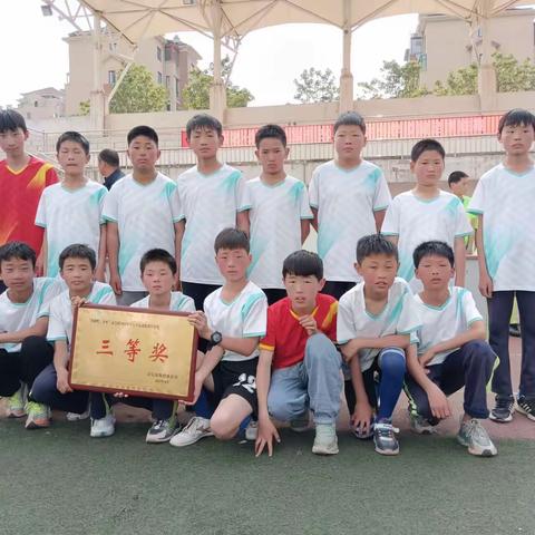 【朱阳二小】红色少年同努力      绿茵场上闪光彩