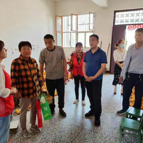 浓浓中秋情，佳节慰问暖人心：兴平市残联领导同乐天爱帮家庭服务中心慰问居家托养残疾服务对象
