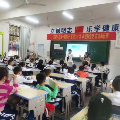 梓山湖学校                   小2201班欢乐的音乐课🎶