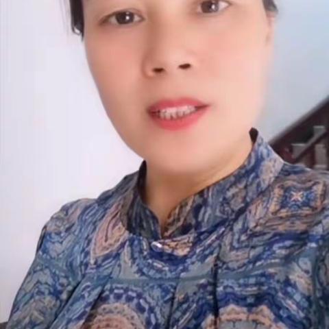 女人如花，盛开在时光里。