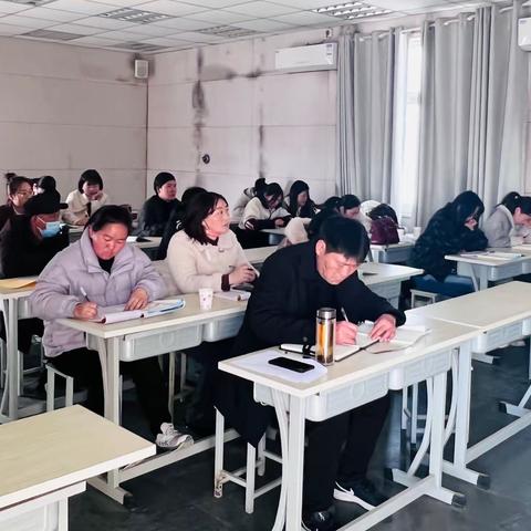 砥砺前行求进步，加强培训促成长——百尺乡教师教材培训活动