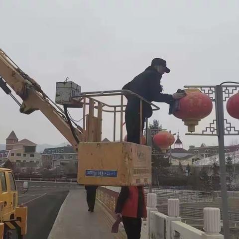 清理灯笼扮靓城市，喜迎春节营造氛围‖执法局在行动