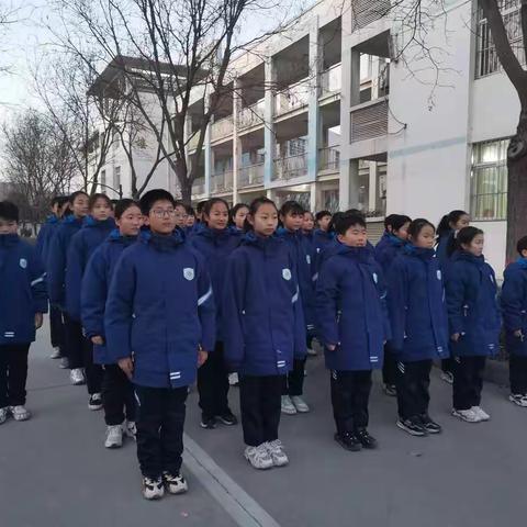 河南理工大学附属中学——七年级二班“阳光心态，直面考试压力”主题升旗仪式