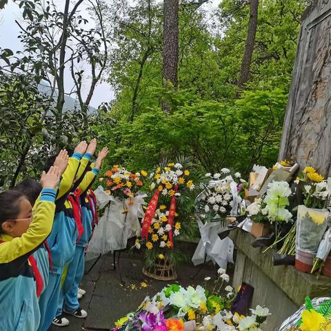 向先烈致敬———记南山学校“战狼小队”清明节缅怀先烈活动