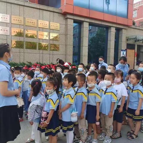 蒲城县向阳幼儿园参观活动《走进小学》