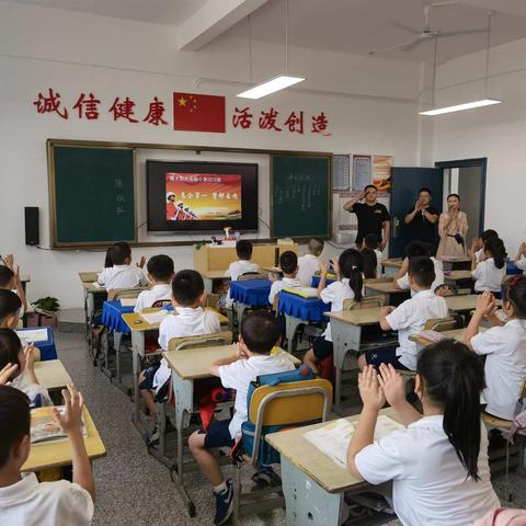 消防知识进课堂，安全意识入童心。