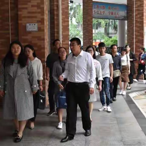 交流共进步，学习促发展--柳州市中小学校长教师一行莅临我校参观交流