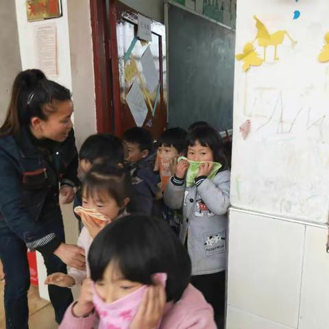 洞底幼儿园防震防火防爆安全演练