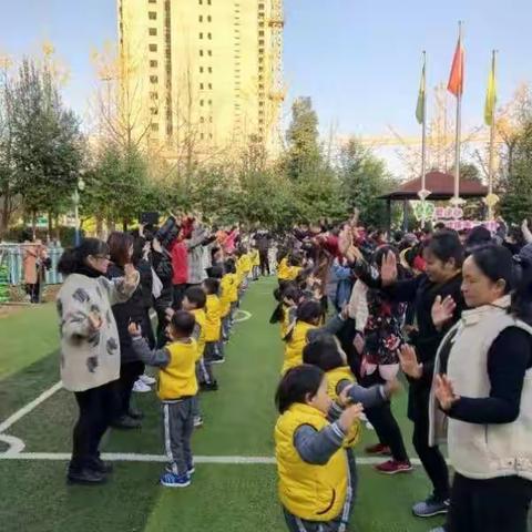 红塔区第二幼儿园举办“欢欢乐乐爱运动，健健康康幸福娃”中班级亲子冬运会