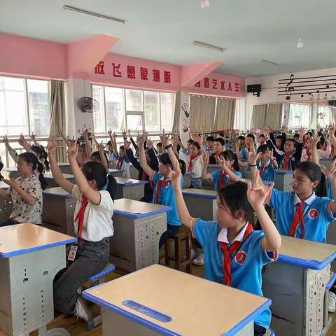 弋江镇第一小学——手势舞《孤勇者》红色少年演绎