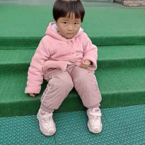 蒙正幼儿园小一班宝贝纪录册——何振舞