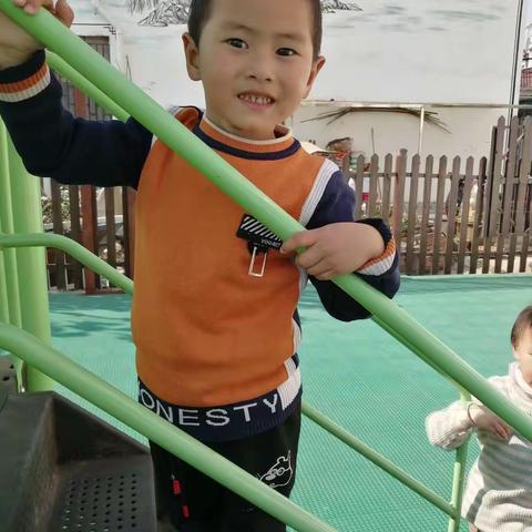蒙正幼儿园小一班宝贝纪录片——刘旭辰