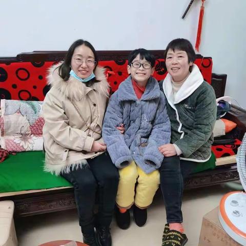冬日暖阳，爱在家访路上——弋阳县第一小学四年级寒假家访