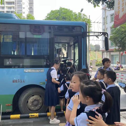 【学前教育宣传月】幼小衔接 我们在行动——东兰县阳光幼儿园参观小学实践活动