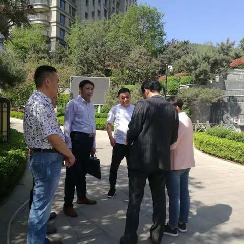 景和山庄社区按照“大学习、大调研、大改进”及“走千家访万户”要求，走访驻地单位九英里物业