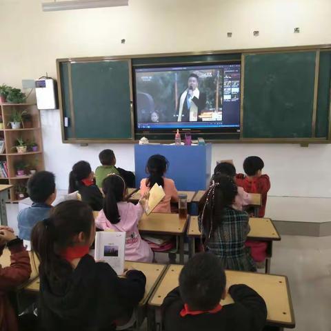 轩辕黄帝巍中华，轩小学子诵文化                                               ——多彩读书月