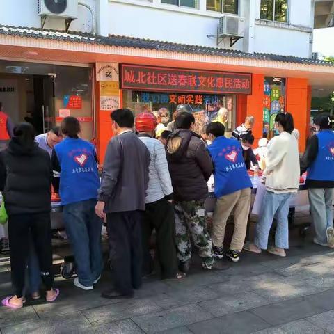 屯城镇城北社区开展“写春联送祝福”活动