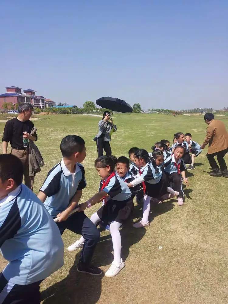岳阳市经开区梅子柿小学春游活动