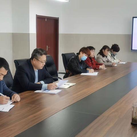 教学视导明方向，常规落实促成长，——县教科研中心领导来我校检查指导工作