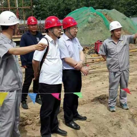 公司领导“五一”劳动节关爱慰问沣泾大道市政和西安应急供水项目部家人