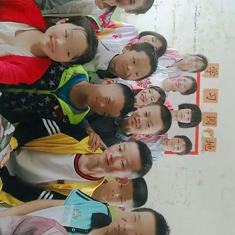 此去经年，但愿岁月长流，祝2018-2019年四年级孩子节日快乐！