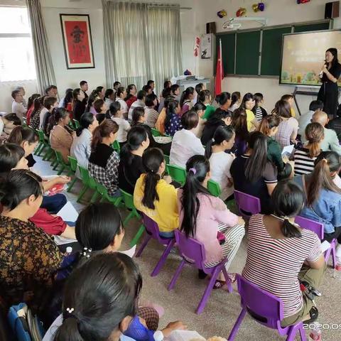 家园携手，共育新苗         ——来宾街道中心幼儿园2020年秋季学期开学新生家长会