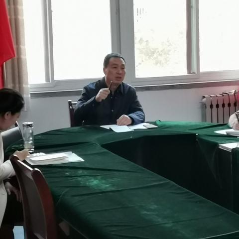 增添信心     奋力拼搏                                                       东城一中九年级质量分析会