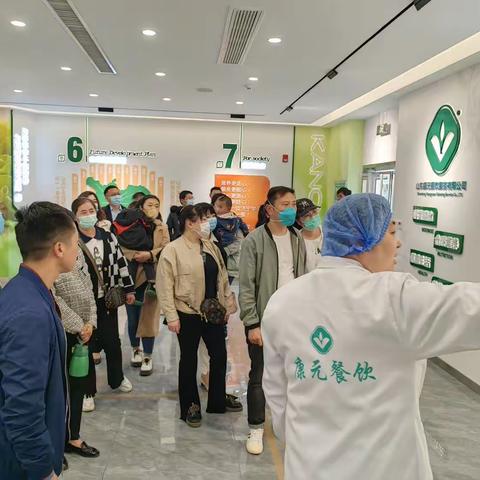 关注配餐质量，护航学生健康------济宁市第十二中学教师家长代表实地参观康元配餐公司
