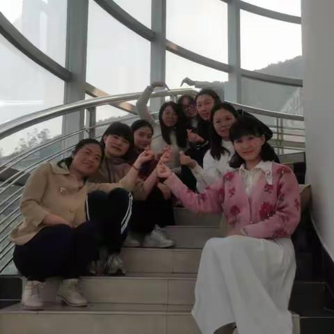 面朝大海，喜乐无边                    --17组 曦曦队