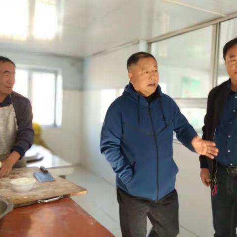 心系农村教育 改善教师办公条件