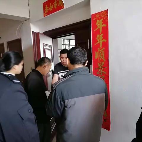 美兰区房屋租赁管理所租赁办主任冯俊杰带队检查新埠街道辖区房地产营销公司