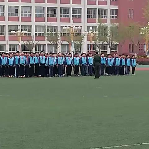 银川路小学六年级军旅生活首体验