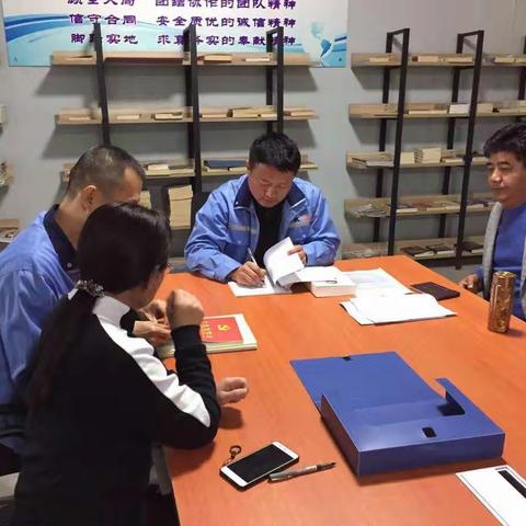 以“6+X”标准化针对工地安全为主题展开主题党日活动