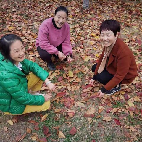 用手机记录今年晚秋的一次相聚～岁月不老，我们不散！