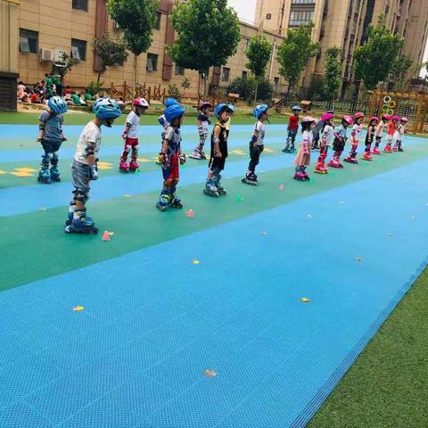 希雅图幼儿园中一班轮滑课堂风采篇