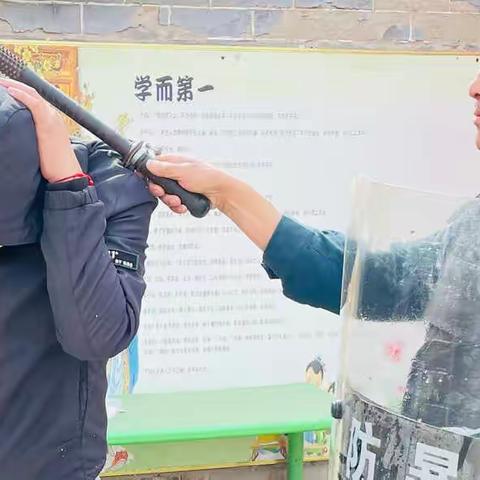 大岗李第一幼儿园反恐防暴应急演练