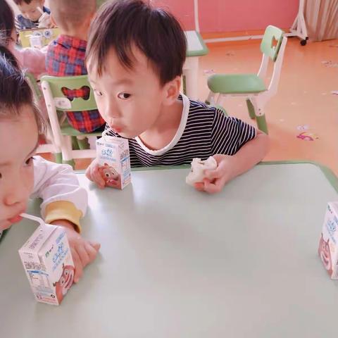 美食可以放松心情 而幼儿园的佛手包可以让小朋友开心😊