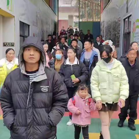 馨怡幼儿园家长入园半日活动 用心呵护用爱教育