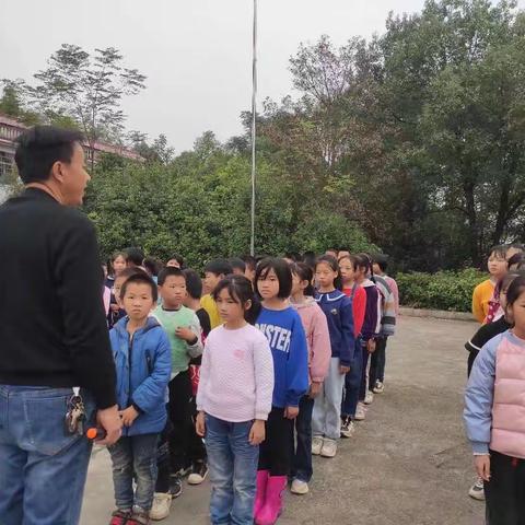 凝心聚力，奋勇当先—龙伏学校拔河跳绳比赛