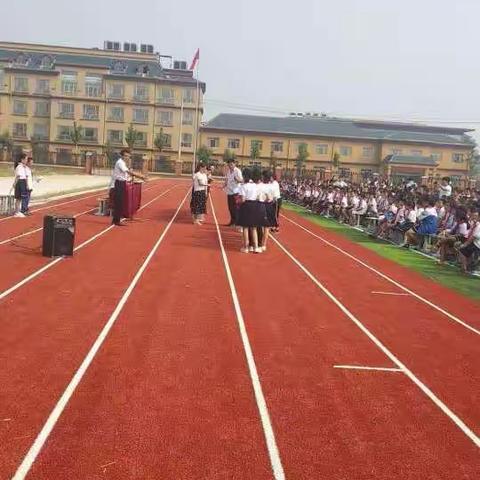 舜秀路小学在党的引领下开展庆祝教师节活动