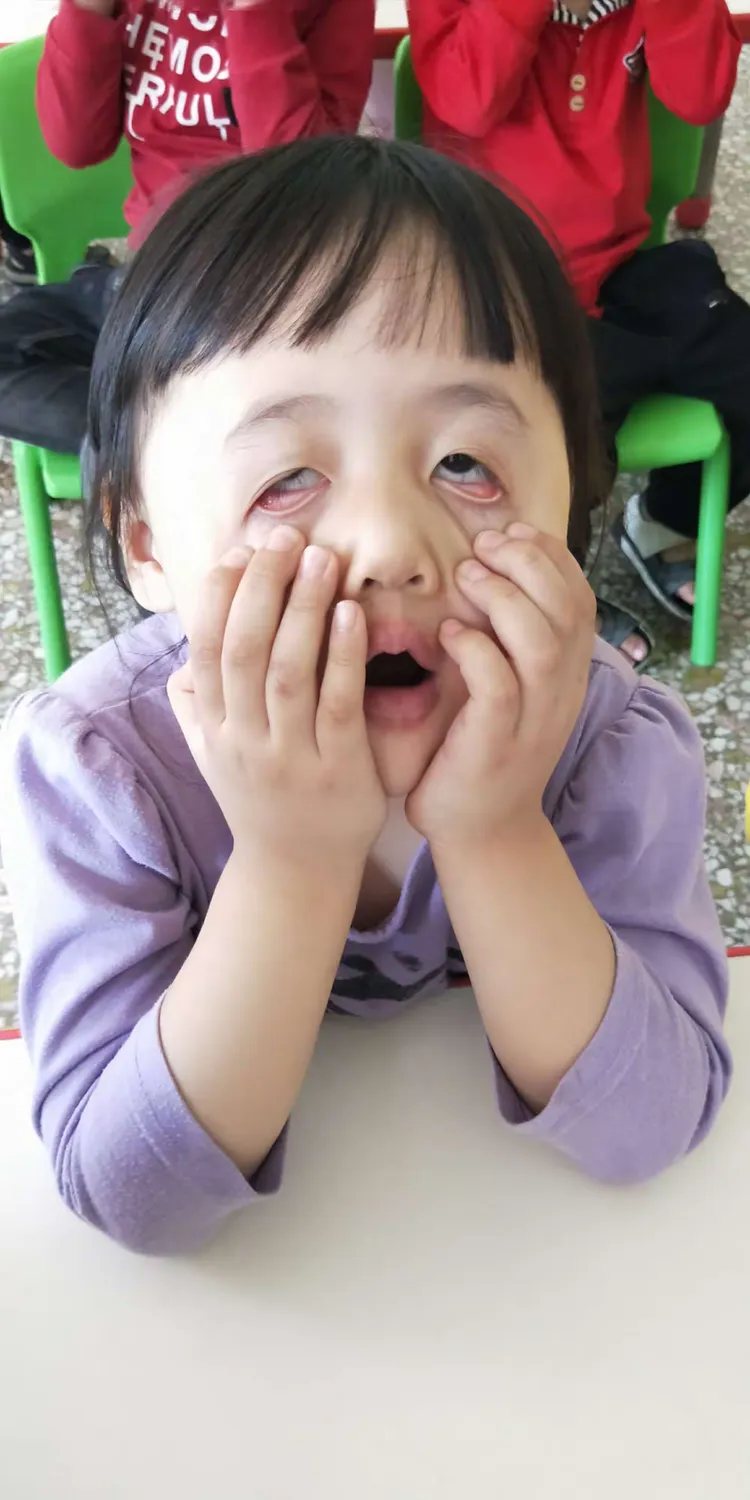 让我们一起来扮鬼脸啦