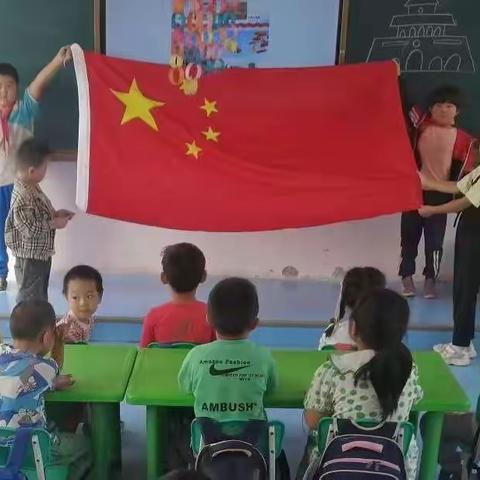 “小幼衔接，共迎国庆”——吴油坊小学一年级师生走进幼儿园