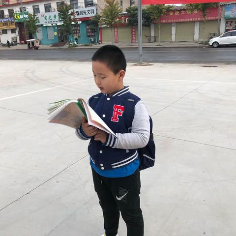 高高兴兴上学来，平平安安回家去——临颍县黄龙学校护学岗周五日志