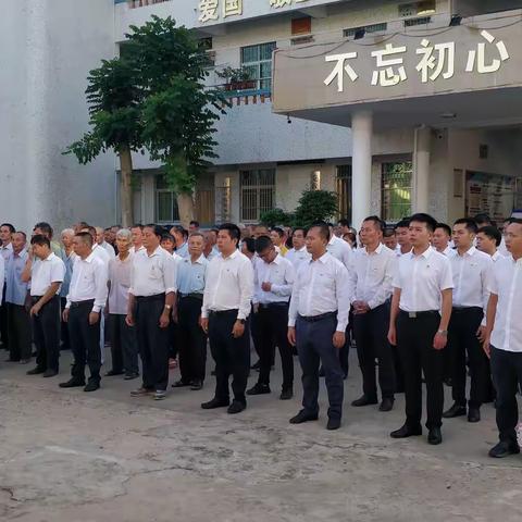 百年恰是风华正茂—— 雷鸣镇开展“迎七一升国旗、重温入党誓言”主题活动