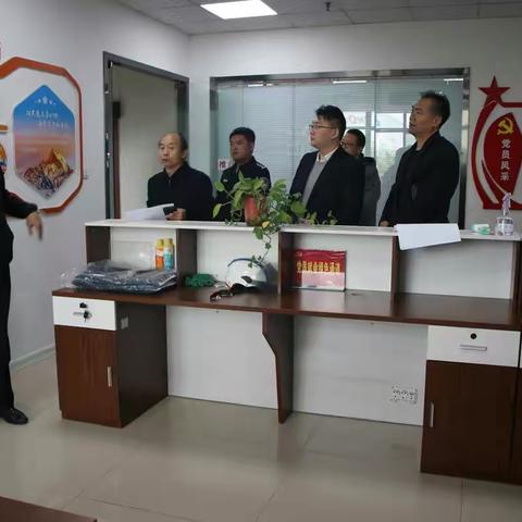 市公安局治安支队旅保大队副大队长王恒岗深入中和保安检查指导工作