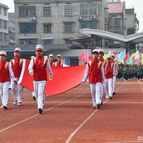 “恰同学少年，风华正茂！”五年级1702班运动会班级风采。