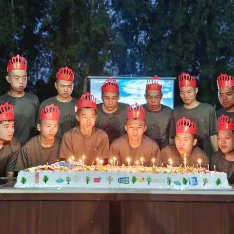 长垣市人武部为预定新兵举办“迎中秋、暖兵心、送真情”集体生日晚会