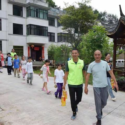 小小社工团，播种新希望