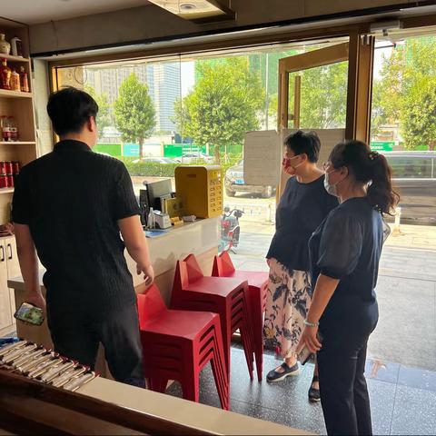 流通业发展服务部到世茂、建新、智远督导防疫创城工作